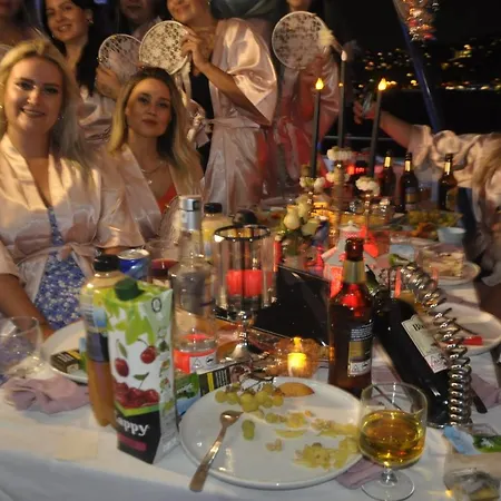 Bådhotel Surpriz Prensi Yatcilik Istanbul
