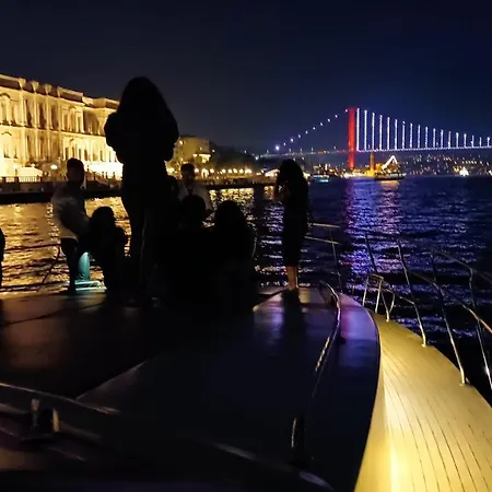 Πλωτό κατάλυμα Surpriz Prensi Yatcilik *